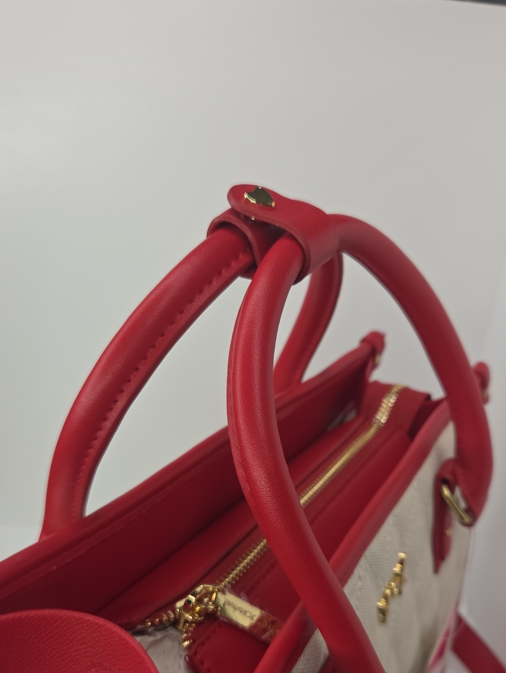 ❤️▪️Betsey Johnson ▪️Xolala Red Quilted Canvas Tote with Red Trim - Picture 6 of 10